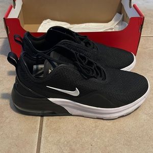 Nike Air Max Motion 2 (Women’s Size 8)